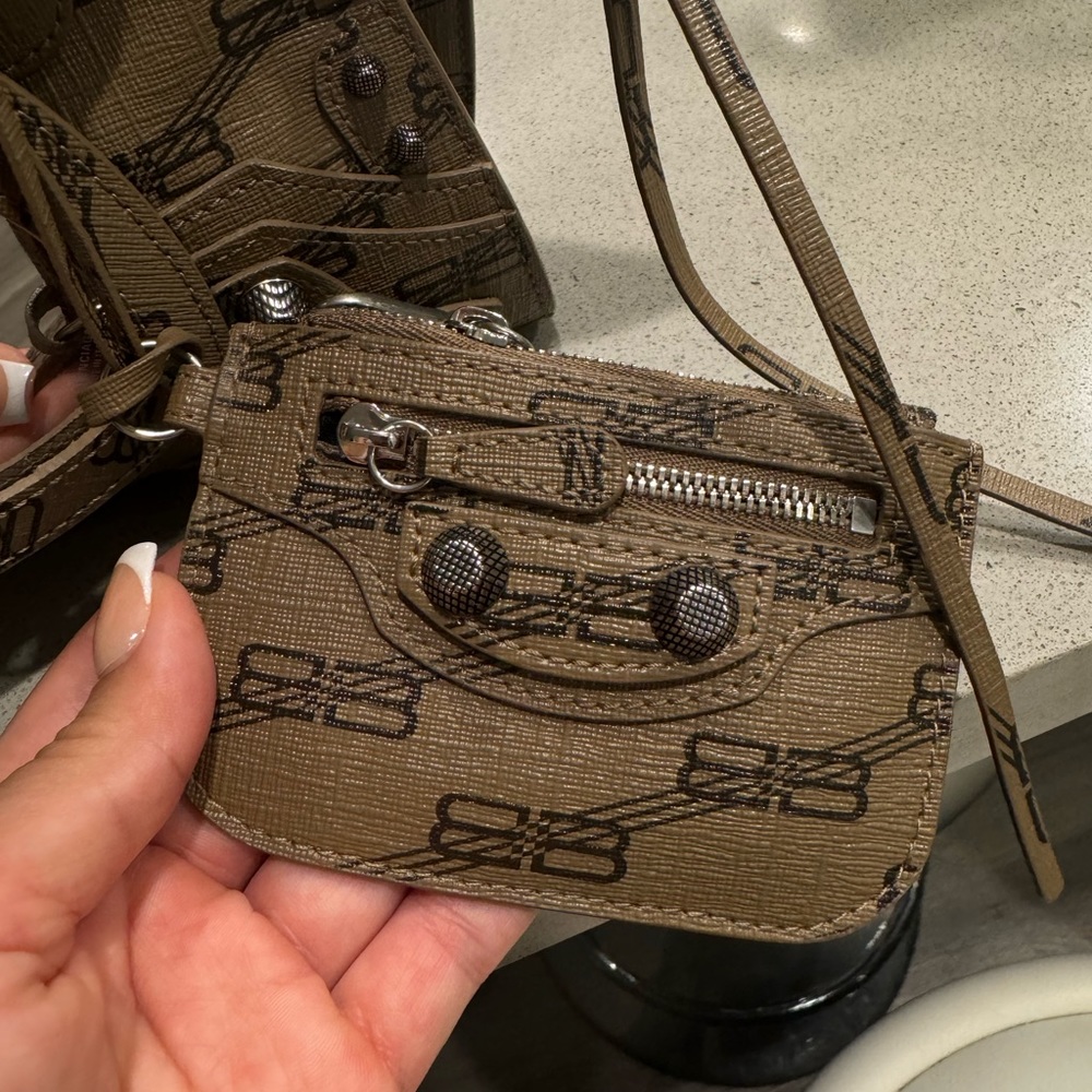 Balenciaga
Neo Cagole XS Monogram Shoulder Bag - Picture 2 of 8